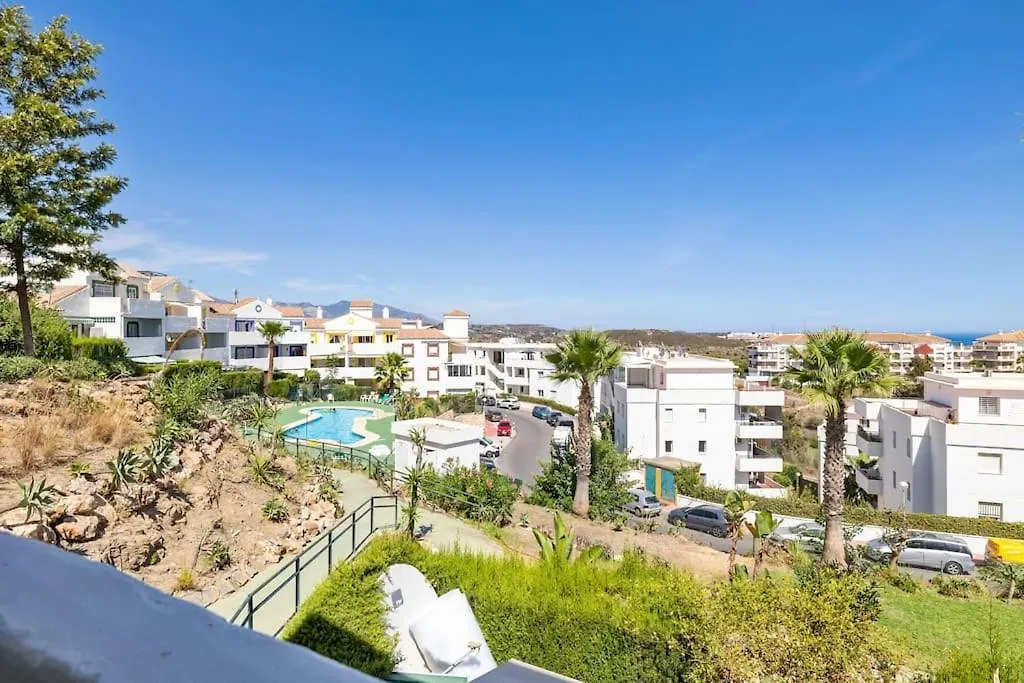 Beautiful 3 Bed Stylish & Cozy Apartment - Susanna Suite contacts